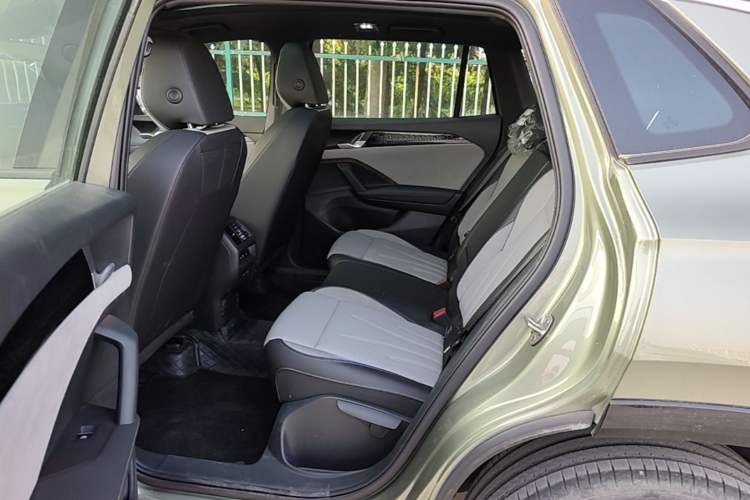 Used Volkswagen Tayron 2025 Tiguan L 380TSI 4Motion Luxury Easy Package Left Rear Seat