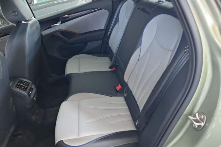 Used Volkswagen Tayron 2025 Tiguan L 380TSI 4Motion Luxury Easy Package Left Rear Seat