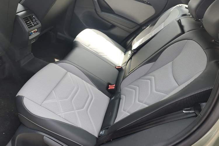Used Volkswagen Tayron 2025 Tiguan L 380TSI 4Motion Luxury Easy Package Left Rear Seat
