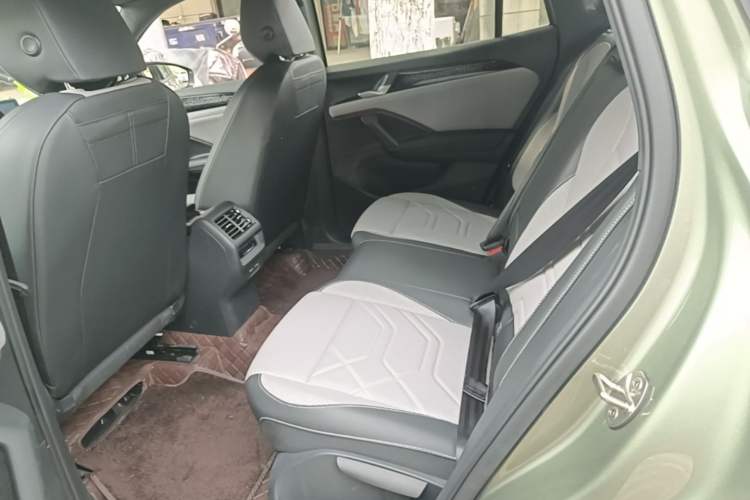 Used Volkswagen Tayron 2025 Tiguan L 380TSI 4Motion Luxury Easy Package Left Rear Seat