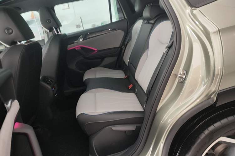 Used Volkswagen Tayron 2025 Tiguan L 380TSI 4Motion Luxury Left Rear Seat