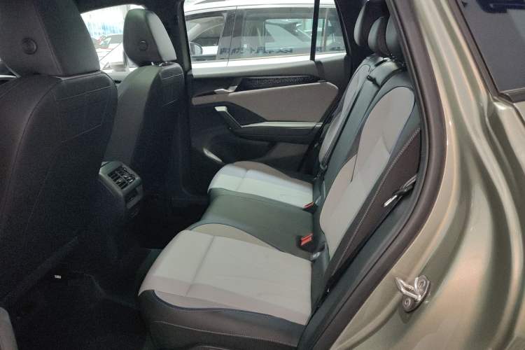 Used Volkswagen Tayron 2025 Tiguan L 380TSI 4Motion Luxury Left Rear Seat