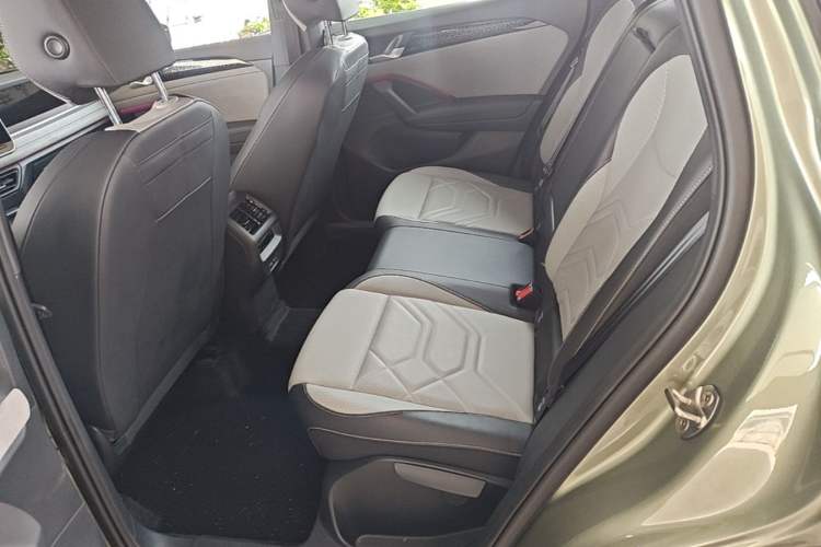 Used Volkswagen Tayron 2025 Tiguan L 380TSI 4Motion Luxury Left Rear Seat