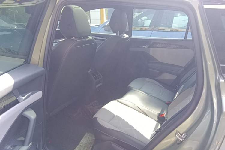 Used Volkswagen Tayron 2025 Tiguan L 380TSI 4Motion Luxury Easy Package Left Rear Seat