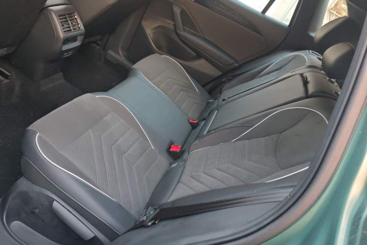 Used Volkswagen Tayron 2025 Tharu L 330TSI Two-Wheel Drive Elite City Package Left Rear Seat
