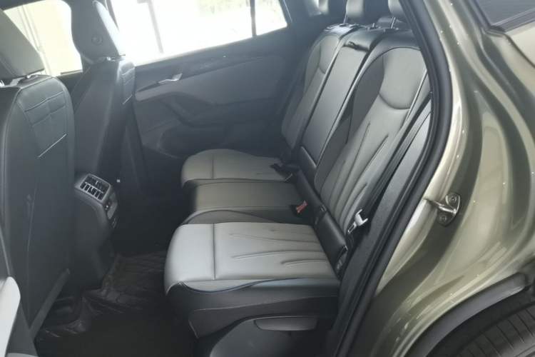 Used Volkswagen Tayron 2025 Tiguan L 380TSI 4Motion Luxury Easy Package Left Rear Seat