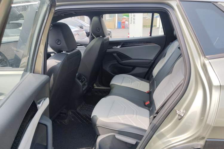 Used Volkswagen Tayron 2025 Tiguan L 380TSI 4Motion Luxury Easy Package Left Rear Seat