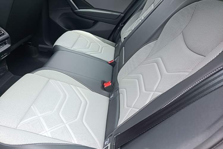 Used Volkswagen Tayron 2025 Tiguan L 380TSI 4Motion Luxury Easy Package Left Rear Seat