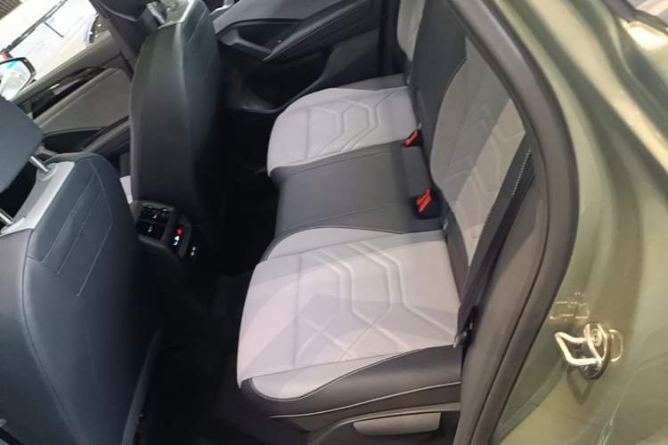 Used Volkswagen Tayron 2025 Tiguan L 380TSI 4Motion Luxury Easy Package Left Rear Seat