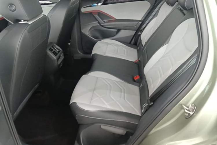 Used Volkswagen Tayron 2025 Tiguan L 380TSI 4Motion Luxury Left Rear Seat