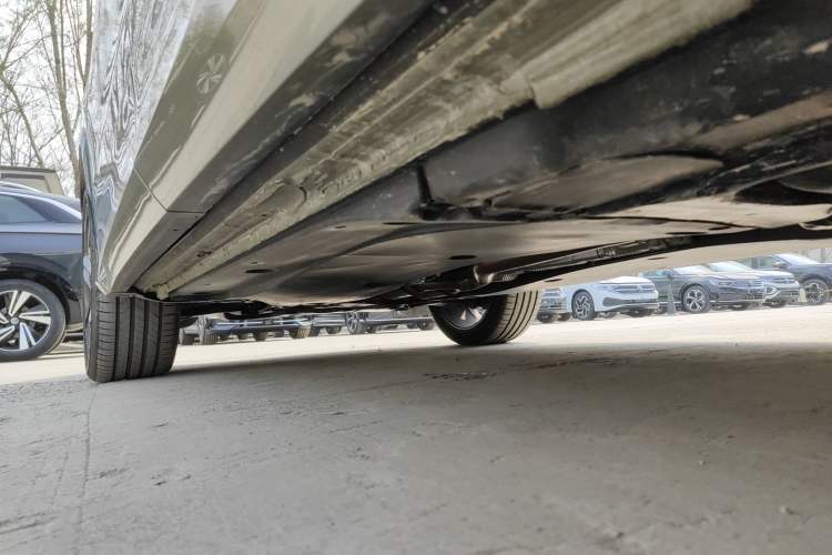 Used Volkswagen Tayron 2025 Tiguan L 380TSI 4Motion Luxury Easy Package Left Side Sill