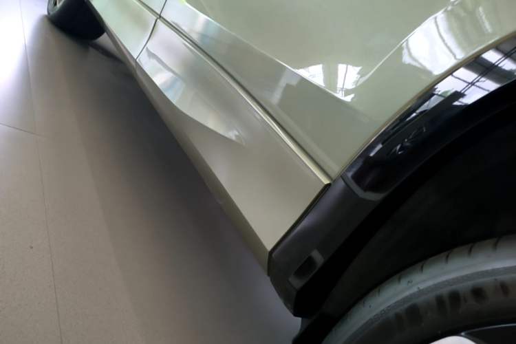 Used Volkswagen Tayron 2025 Tiguan L 380TSI 4Motion Luxury Easy Package Left Side Sill