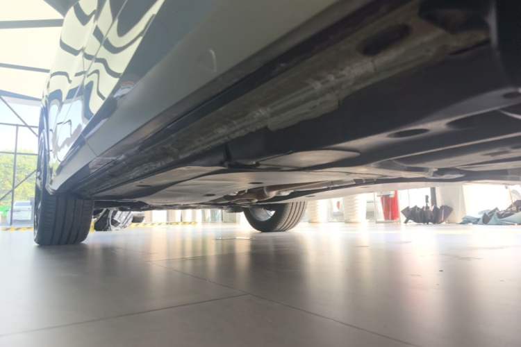 Used Volkswagen Tayron 2025 Tiguan L 380TSI 4Motion Luxury Easy Package Left Side Sill