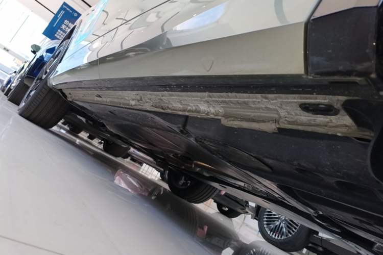 Used Volkswagen Tayron 2025 Tiguan L 380TSI 4Motion Luxury Left Side Sill