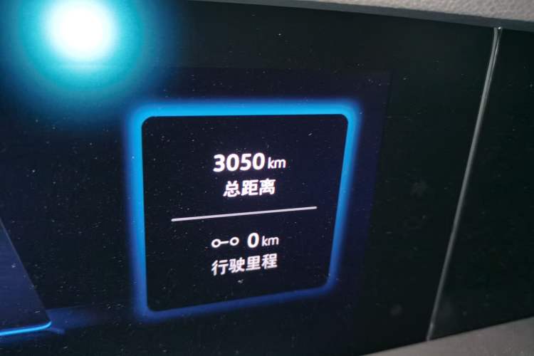 Used Volkswagen Tayron 2025 Tiguan L 380TSI 4Motion Luxury Odometer Close Up