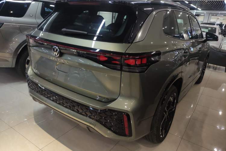 Used Volkswagen Tayron 2025 Tiguan L 380TSI 4Motion Luxury Easy Package Rear Right 45 Deg