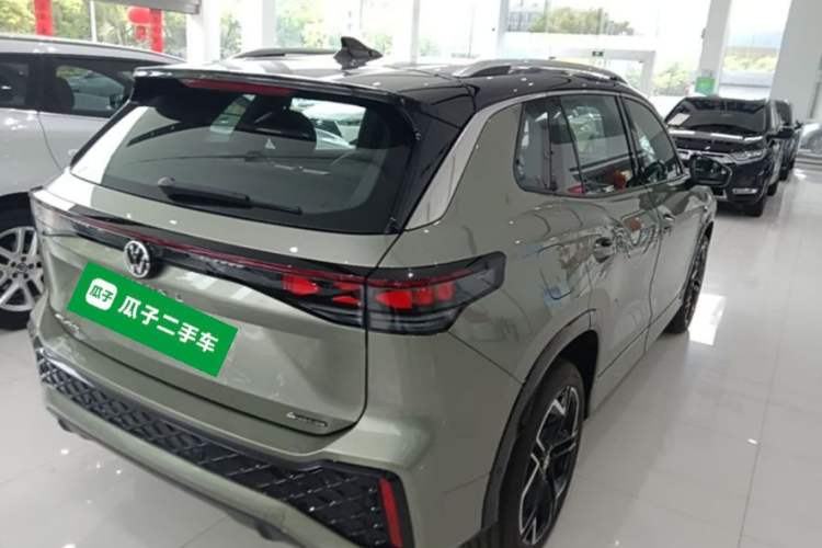 Used Volkswagen Tayron 2025 Tiguan L 380TSI 4Motion Luxury Rear Right 45 Deg