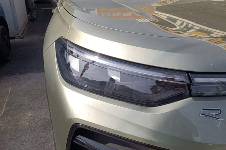 Used Volkswagen Tayron 2025 Tiguan L 380TSI 4Motion Luxury Easy Package Right Front Headlight