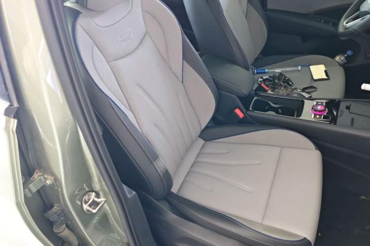 Used Volkswagen Tayron 2025 Tiguan L 380TSI 4Motion Luxury Easy Package Right Front Seat