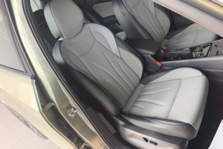Used Volkswagen Tayron 2025 Tiguan L 380TSI 4Motion Luxury Easy Package Right Front Seat