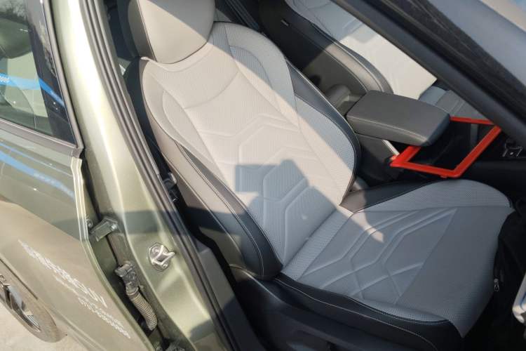 Used Volkswagen Tayron 2025 Tiguan L 380TSI 4Motion Luxury Easy Package Right Front Seat