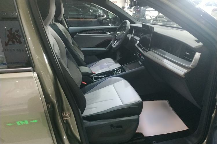 Used Volkswagen Tayron 2025 Tiguan L 380TSI 4Motion Luxury Easy Package Right Front Seat
