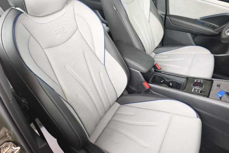 Used Volkswagen Tayron 2025 Tiguan L 380TSI 4Motion Luxury Easy Package Right Front Seat