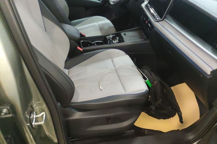 Used Volkswagen Tayron 2025 Tiguan L 380TSI 4Motion Luxury Easy Package Right Front Seat