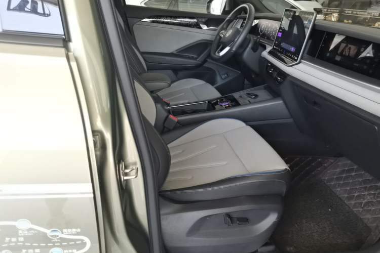 Used Volkswagen Tayron 2025 Tiguan L 380TSI 4Motion Luxury Easy Package Right Front Seat