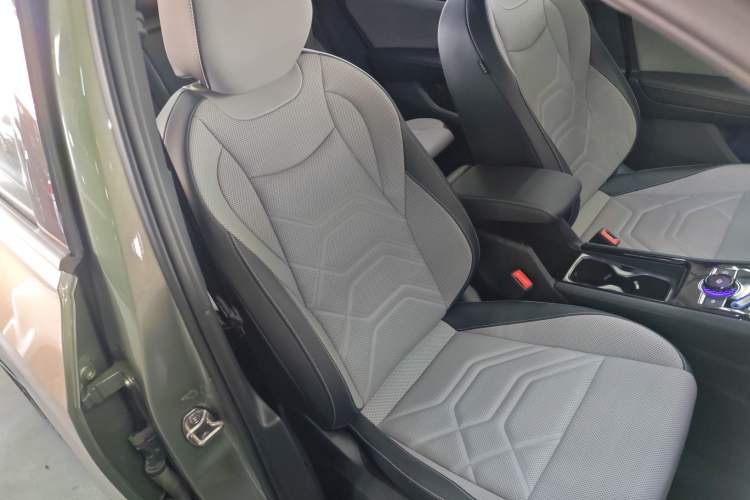 Used Volkswagen Tayron 2025 Tiguan L 380TSI 4Motion Luxury Easy Package Right Front Seat