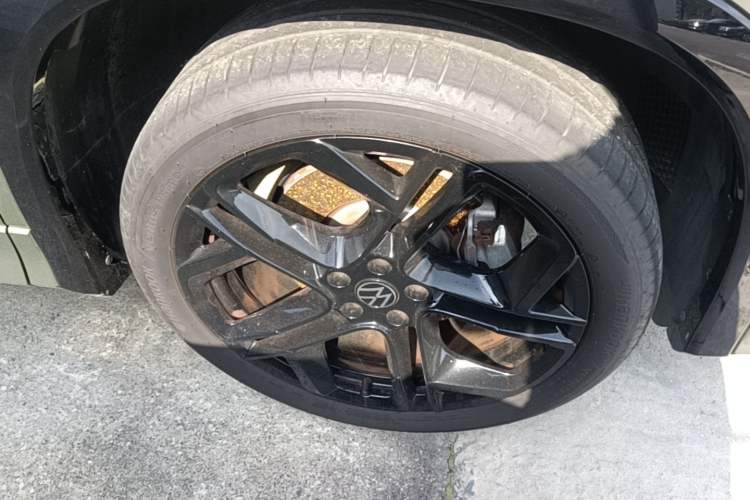 Used Volkswagen Tayron 2025 Tiguan L 380TSI 4Motion Luxury Easy Package Right Front Wheel Hub