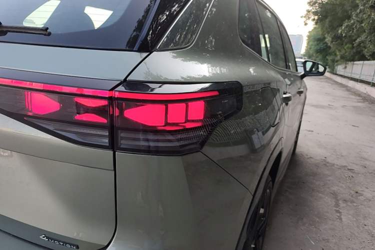 Used Volkswagen Tayron 2025 Tiguan L 380TSI 4Motion Luxury Easy Package Right Rear Taillight
