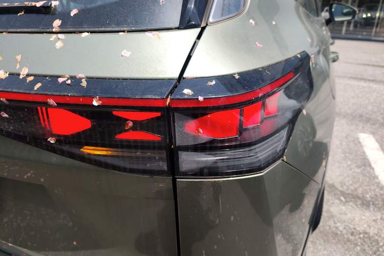Used Volkswagen Tayron 2025 Tiguan L 380TSI 4Motion Luxury Easy Package Right Rear Taillight