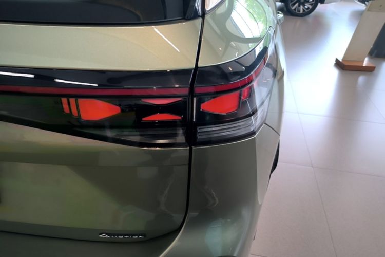 Used Volkswagen Tayron 2025 Tiguan L 380TSI 4Motion Luxury Easy Package Right Rear Taillight
