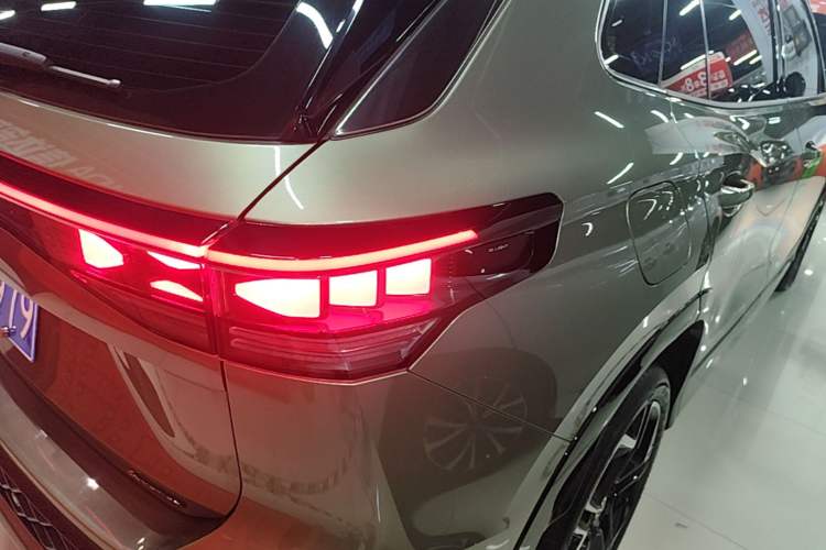 Used Volkswagen Tayron 2025 Tiguan L 380TSI 4Motion Luxury Easy Package Right Rear Taillight