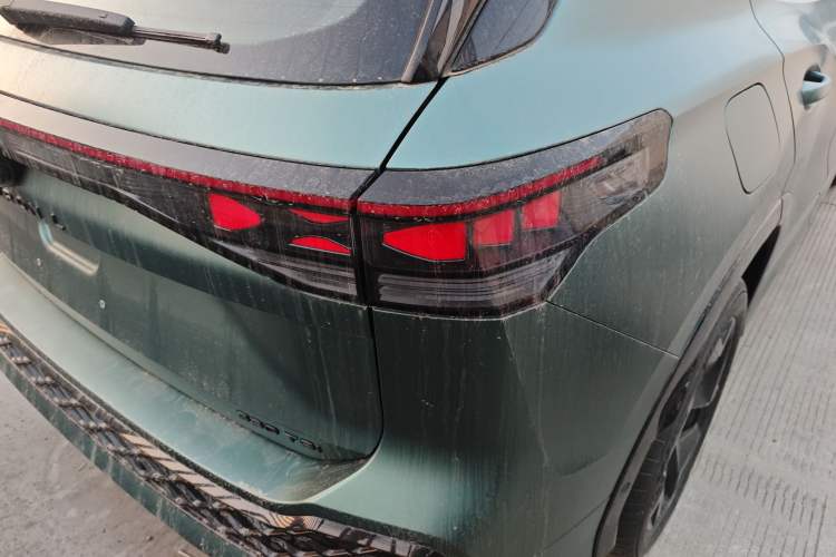 Used Volkswagen Tayron 2025 Tharu L 330TSI Two-Wheel Drive Elite City Package Right Rear Taillight
