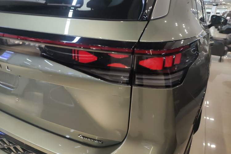 Used Volkswagen Tayron 2025 Tiguan L 380TSI 4Motion Luxury Easy Package Right Rear Taillight