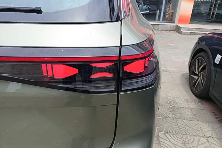 Used Volkswagen Tayron 2025 Tiguan L 380TSI 4Motion Luxury Easy Package Right Rear Taillight