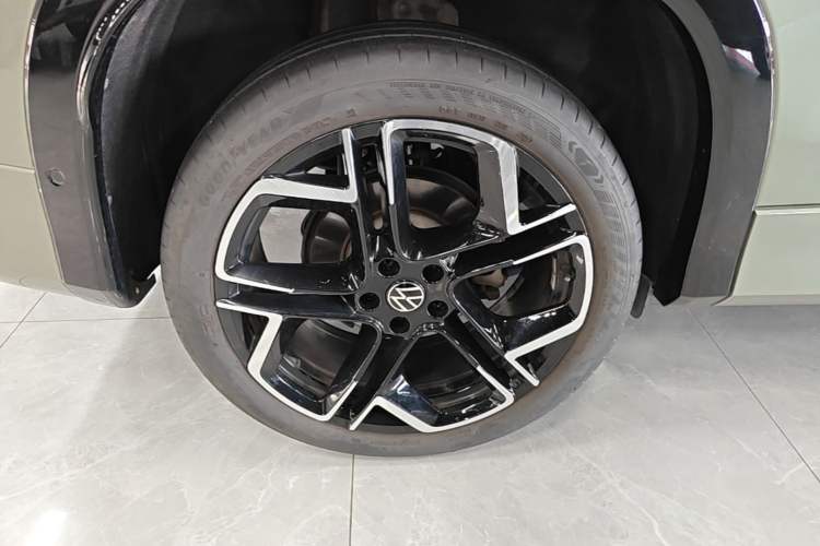 Used Volkswagen Tayron 2025 Tiguan L 380TSI 4Motion Luxury Easy Package Right Rear Wheel Hub