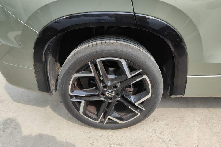Used Volkswagen Tayron 2025 Tiguan L 380TSI 4Motion Luxury Easy Package Right Rear Wheel Hub