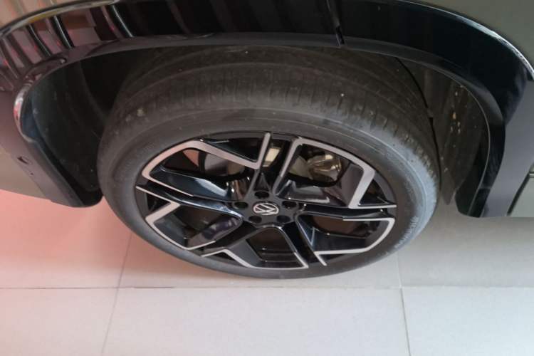 Used Volkswagen Tayron 2025 Tiguan L 380TSI 4Motion Luxury Right Rear Wheel Hub