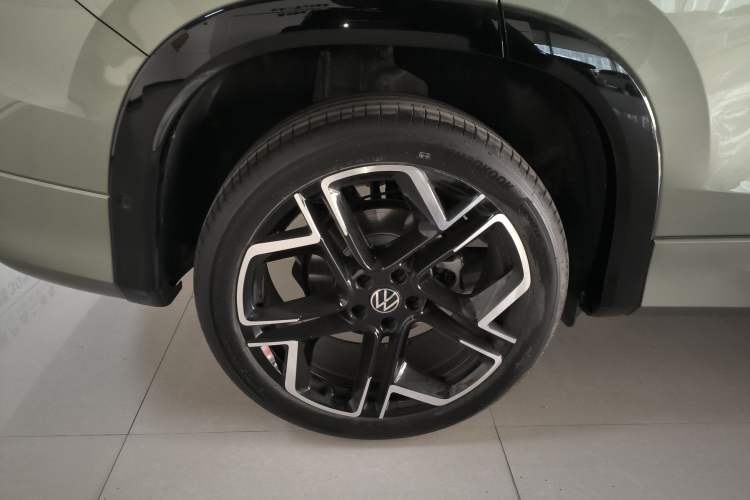 Used Volkswagen Tayron 2025 Tiguan L 380TSI 4Motion Luxury Easy Package Right Rear Wheel Hub