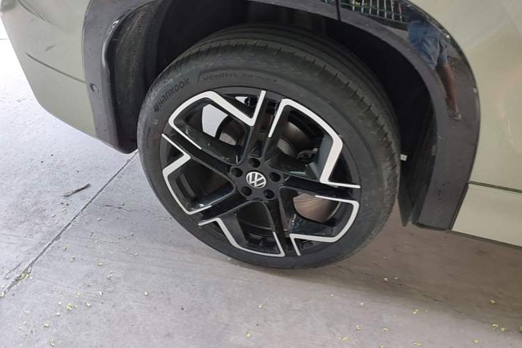 Used Volkswagen Tayron 2025 Tiguan L 380TSI 4Motion Luxury Easy Package Right Rear Wheel Hub