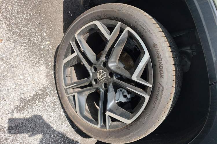 Used Volkswagen Tayron 2025 Tiguan L 380TSI 4Motion Luxury Easy Package Right Rear Wheel Hub