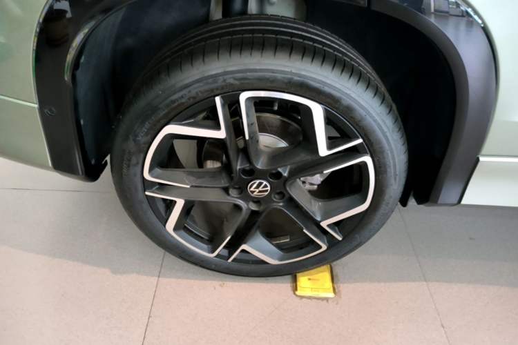 Used Volkswagen Tayron 2025 Tiguan L 380TSI 4Motion Luxury Easy Package Right Rear Wheel Hub