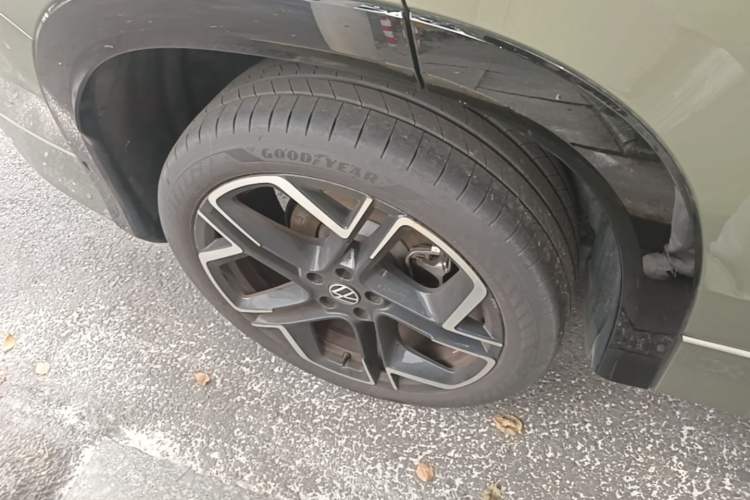 Used Volkswagen Tayron 2025 Tiguan L 380TSI 4Motion Luxury Easy Package Right Rear Wheel Hub