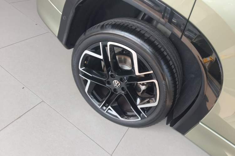 Used Volkswagen Tayron 2025 Tiguan L 380TSI 4Motion Luxury Easy Package Right Rear Wheel Hub
