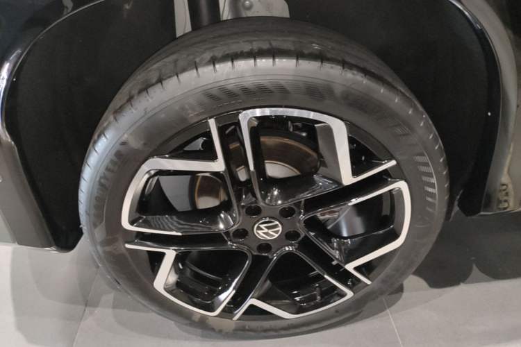 Used Volkswagen Tayron 2025 Tiguan L 380TSI 4Motion Luxury Easy Package Right Rear Wheel Hub