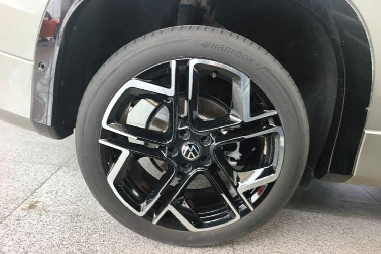 Used Volkswagen Tayron 2025 Tiguan L 380TSI 4Motion Luxury Easy Package Right Rear Wheel Hub
