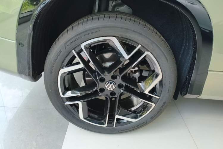 Used Volkswagen Tayron 2025 Tiguan L 380TSI 4Motion Luxury Right Rear Wheel Hub